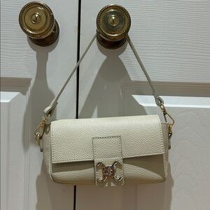 Elegant Cream Leather Shoulder Bag